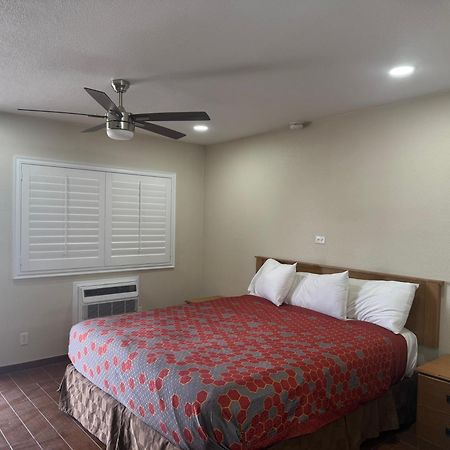 Townhouse Inn And Suites Brawley Екстериор снимка