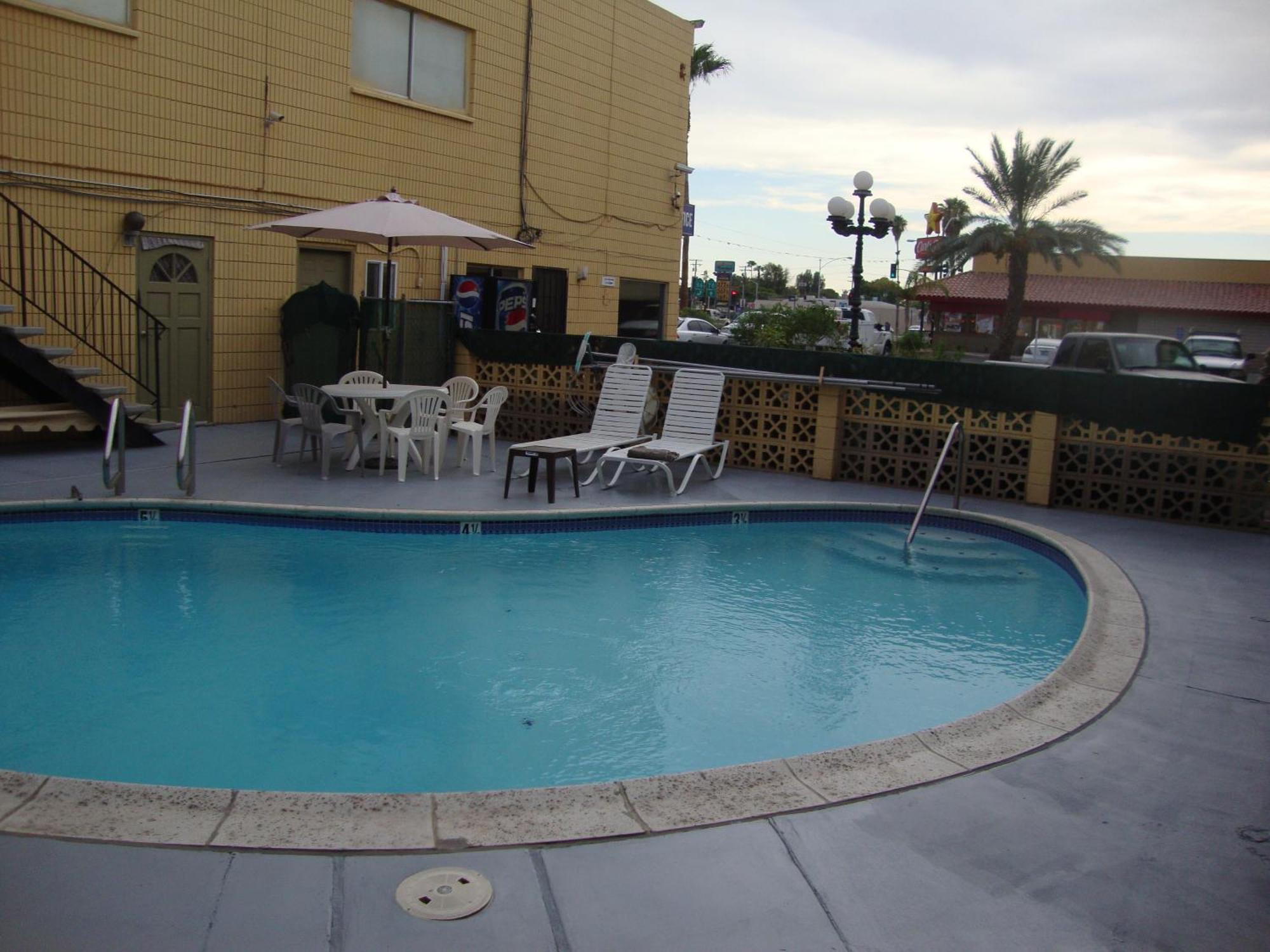 Townhouse Inn And Suites Brawley Екстериор снимка