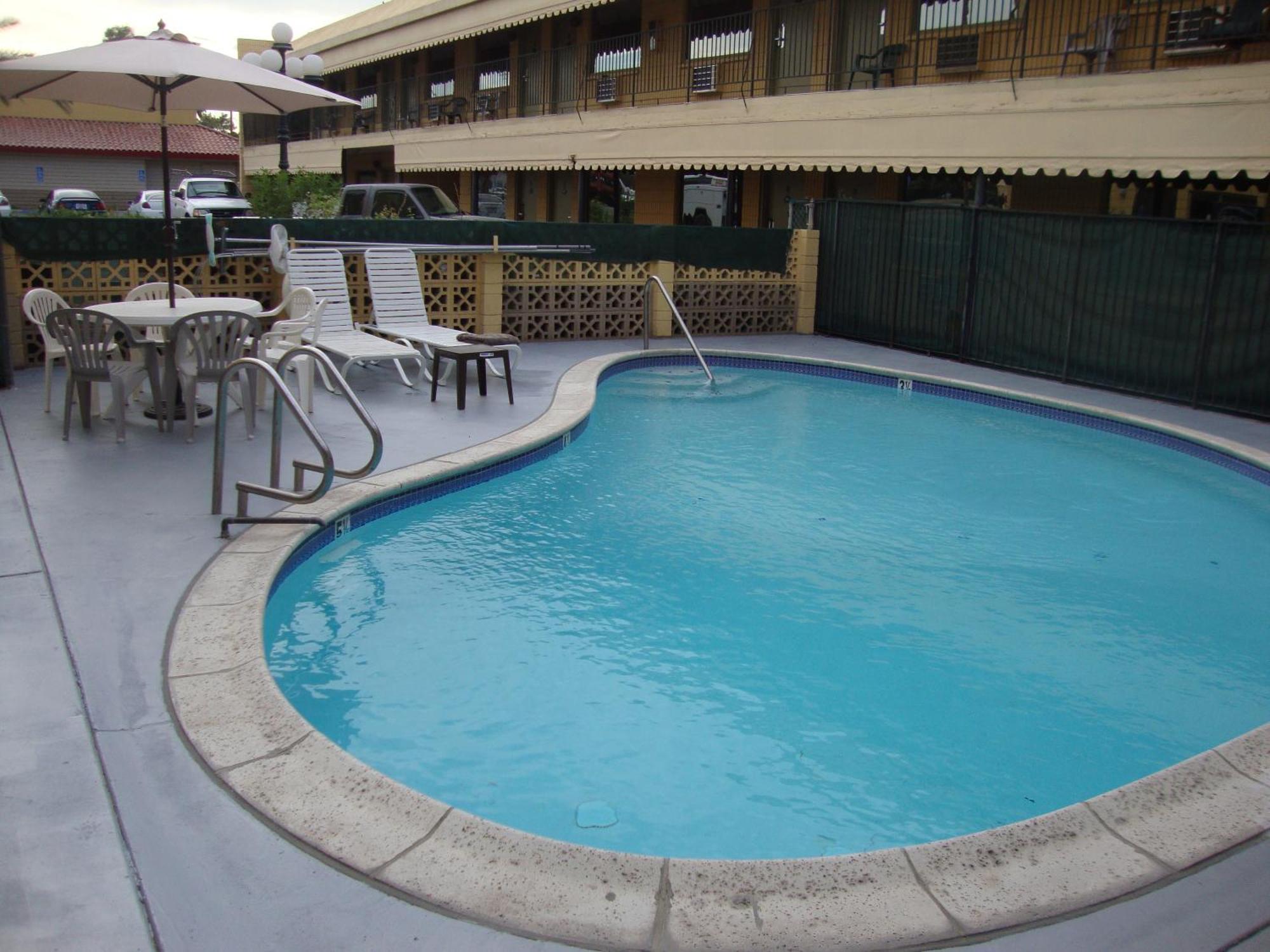 Townhouse Inn And Suites Brawley Екстериор снимка
