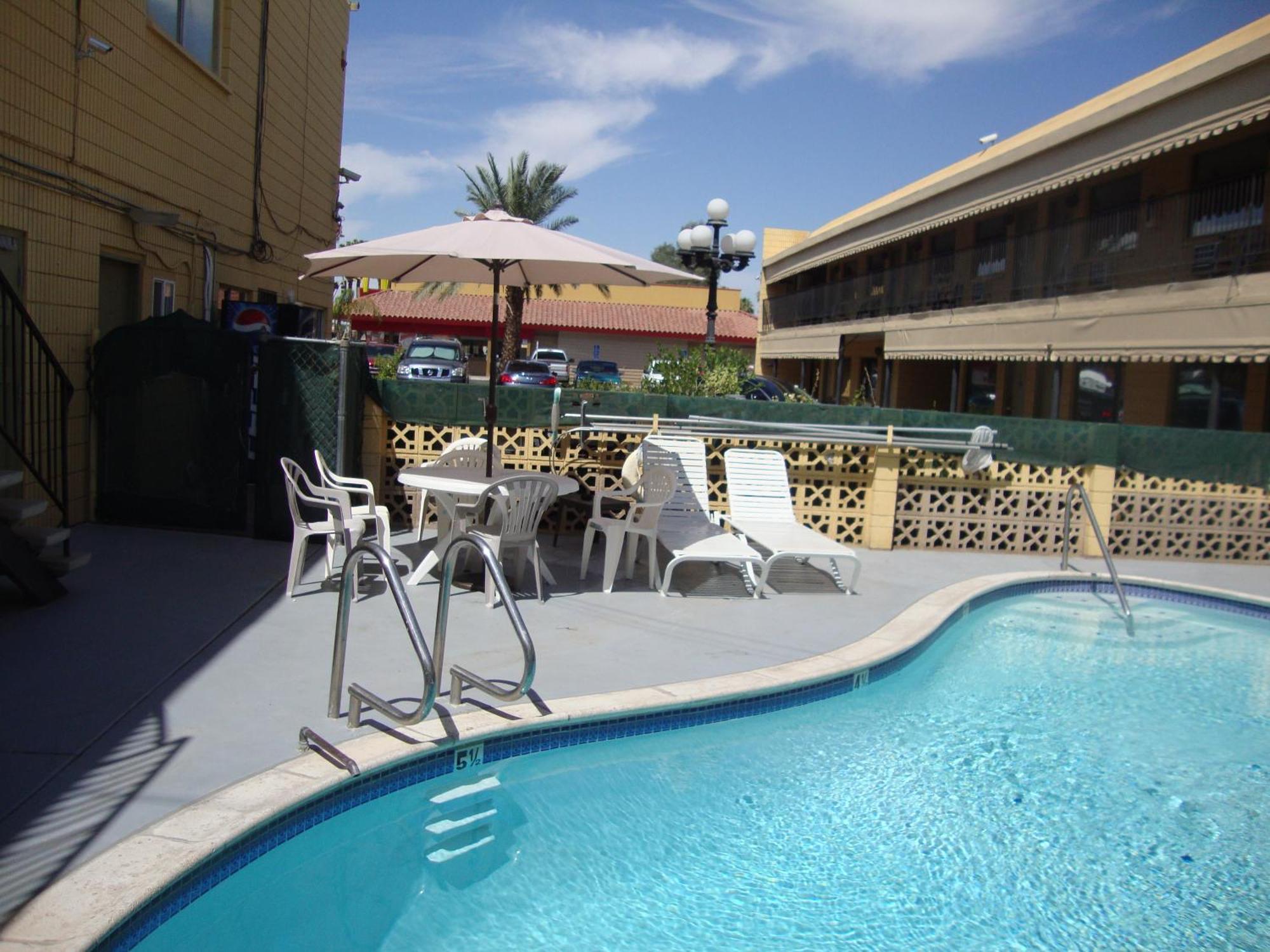Townhouse Inn And Suites Brawley Екстериор снимка