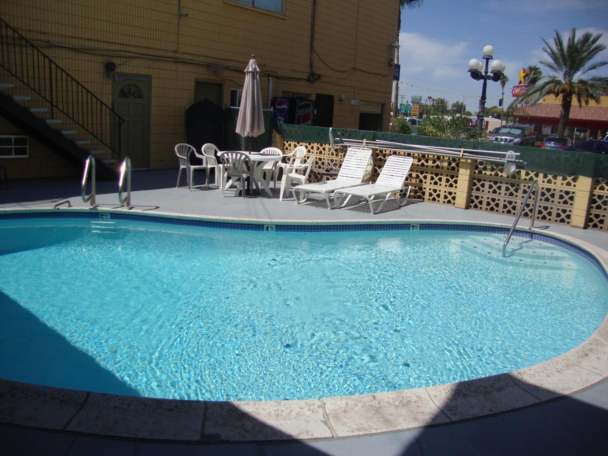Townhouse Inn And Suites Brawley Екстериор снимка