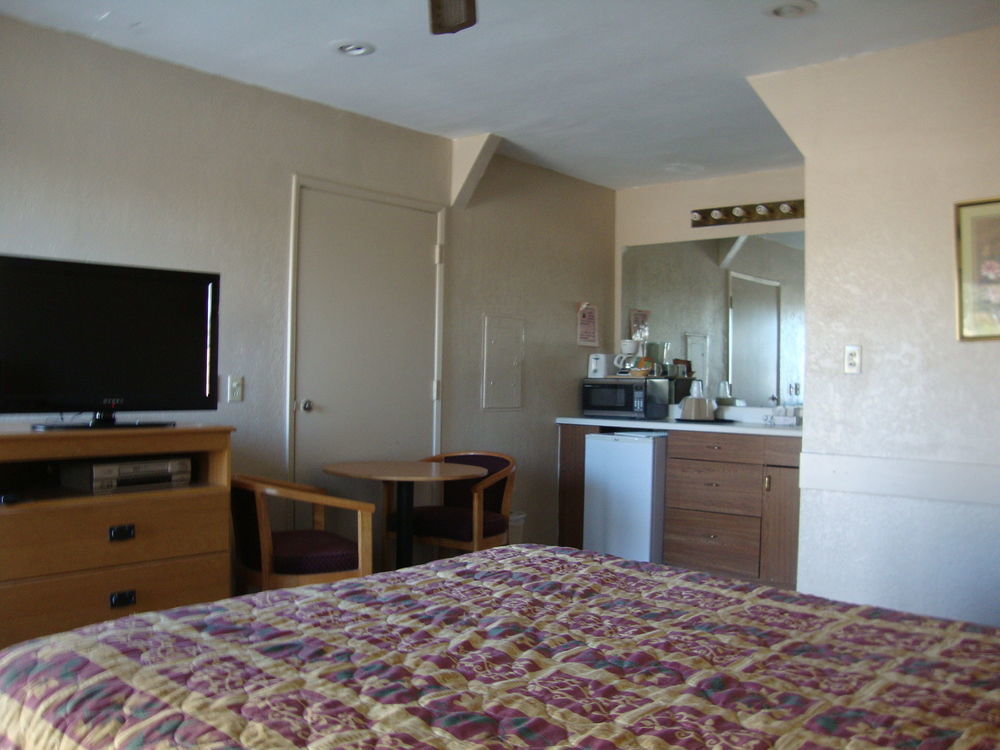 Townhouse Inn And Suites Brawley Екстериор снимка