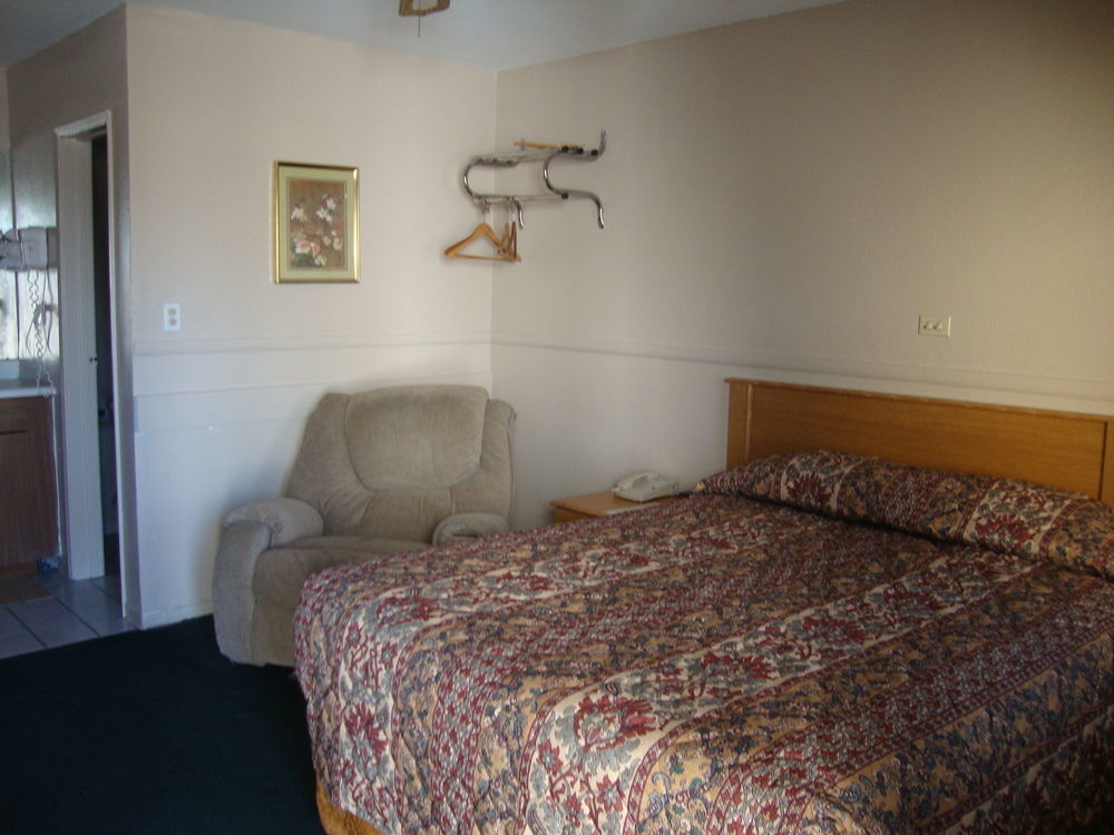 Townhouse Inn And Suites Brawley Екстериор снимка