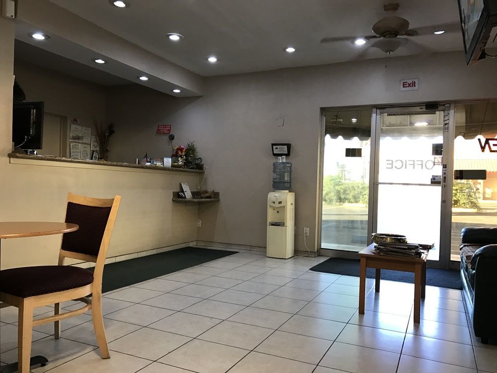 Townhouse Inn And Suites Brawley Екстериор снимка