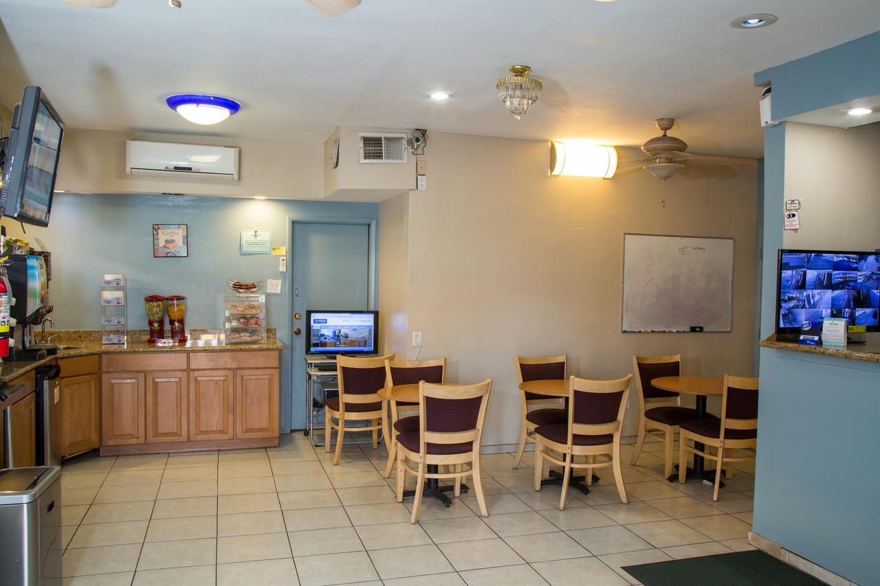 Townhouse Inn And Suites Brawley Екстериор снимка