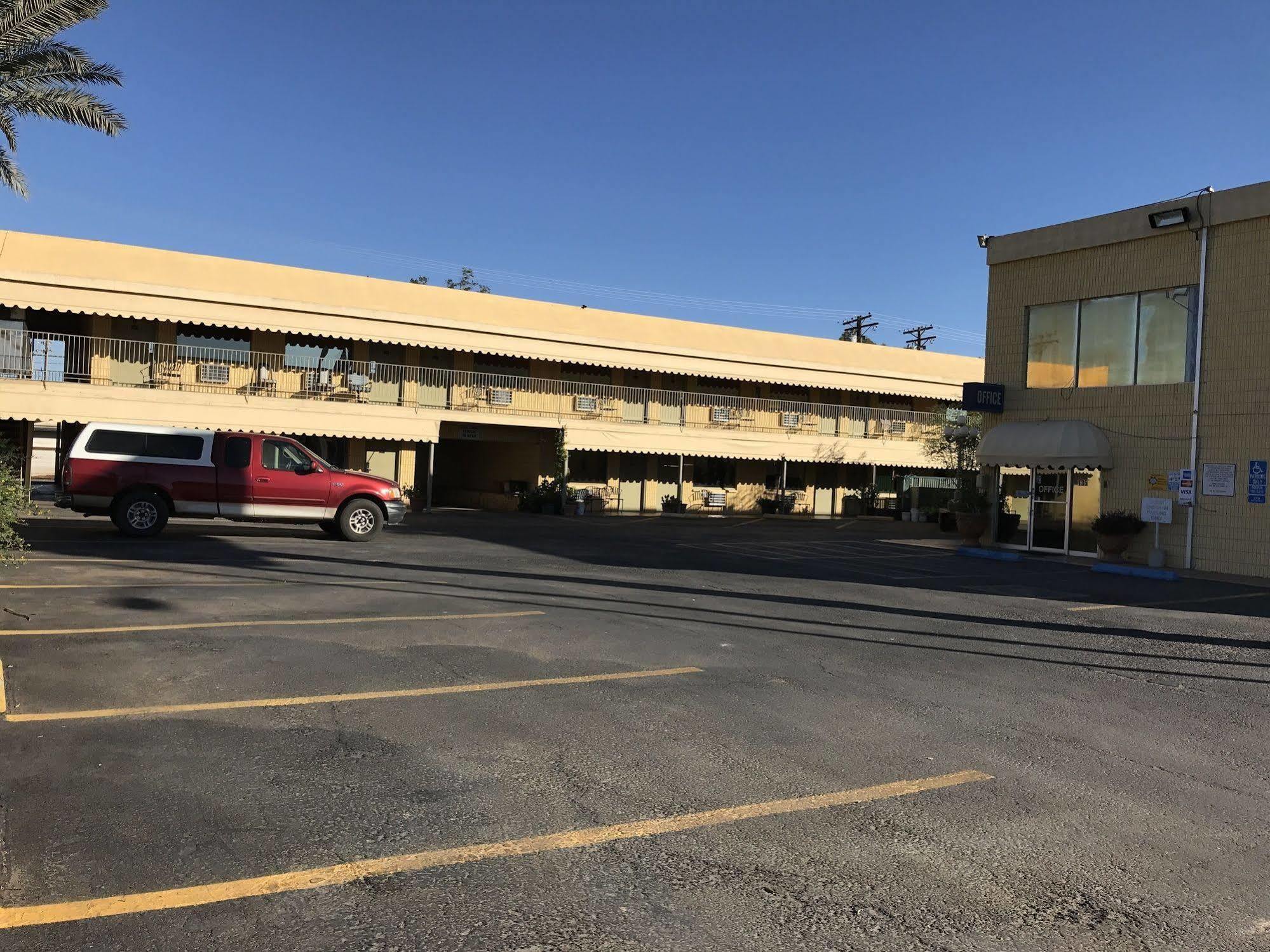 Townhouse Inn And Suites Brawley Екстериор снимка