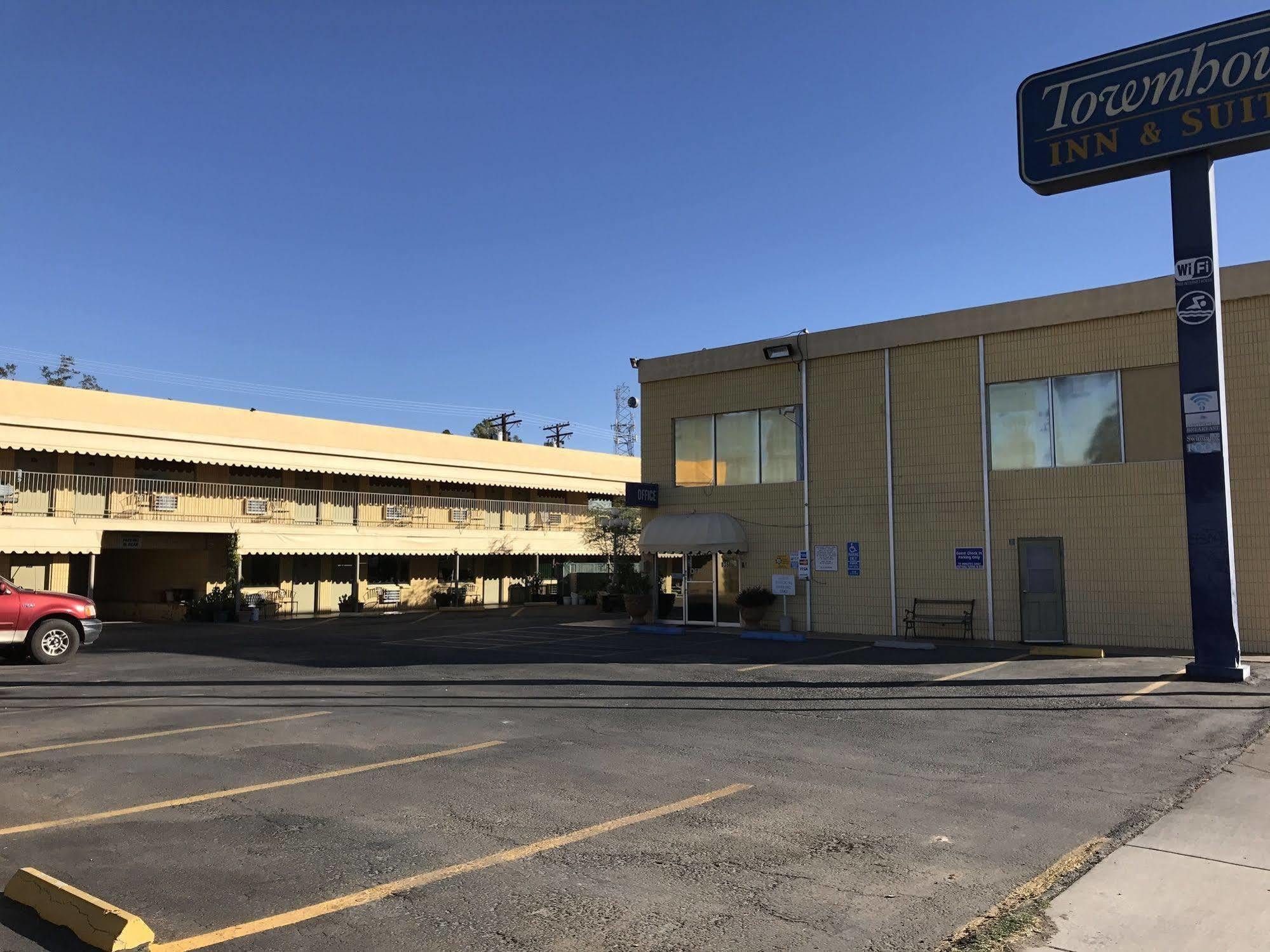 Townhouse Inn And Suites Brawley Екстериор снимка