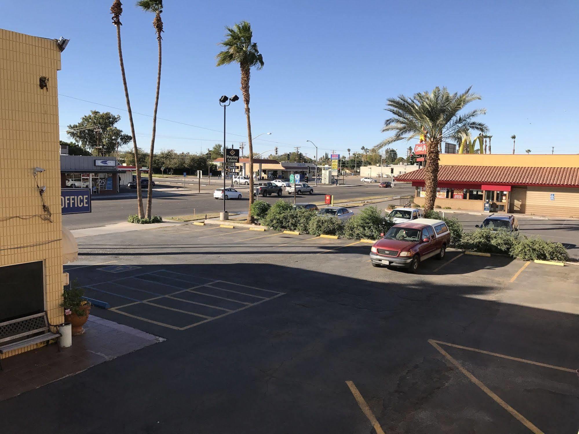 Townhouse Inn And Suites Brawley Екстериор снимка