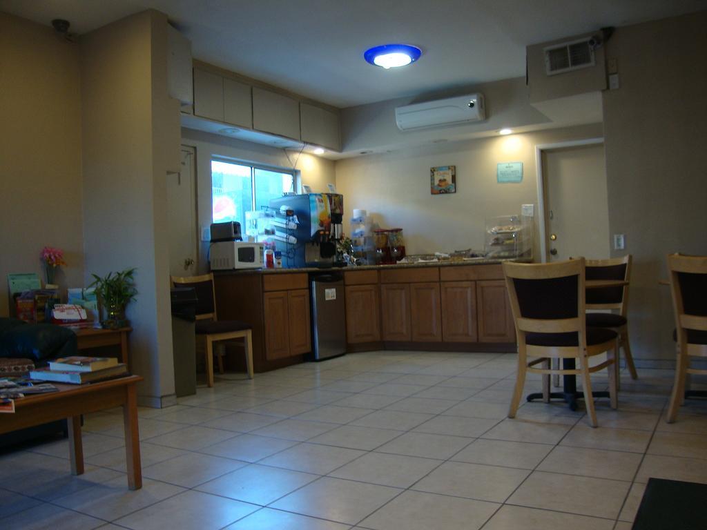 Townhouse Inn And Suites Brawley Екстериор снимка