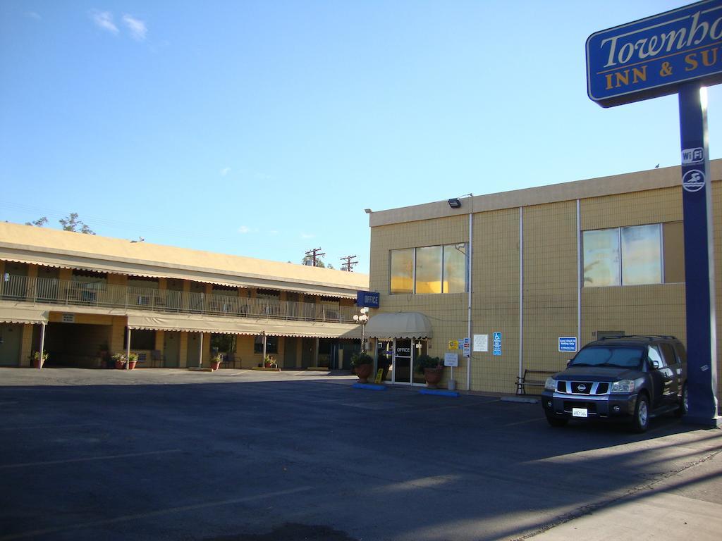Townhouse Inn And Suites Brawley Екстериор снимка