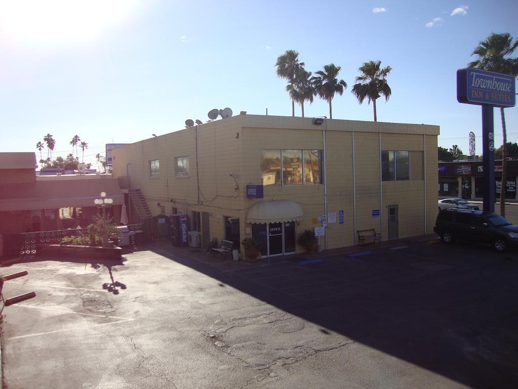 Townhouse Inn And Suites Brawley Екстериор снимка