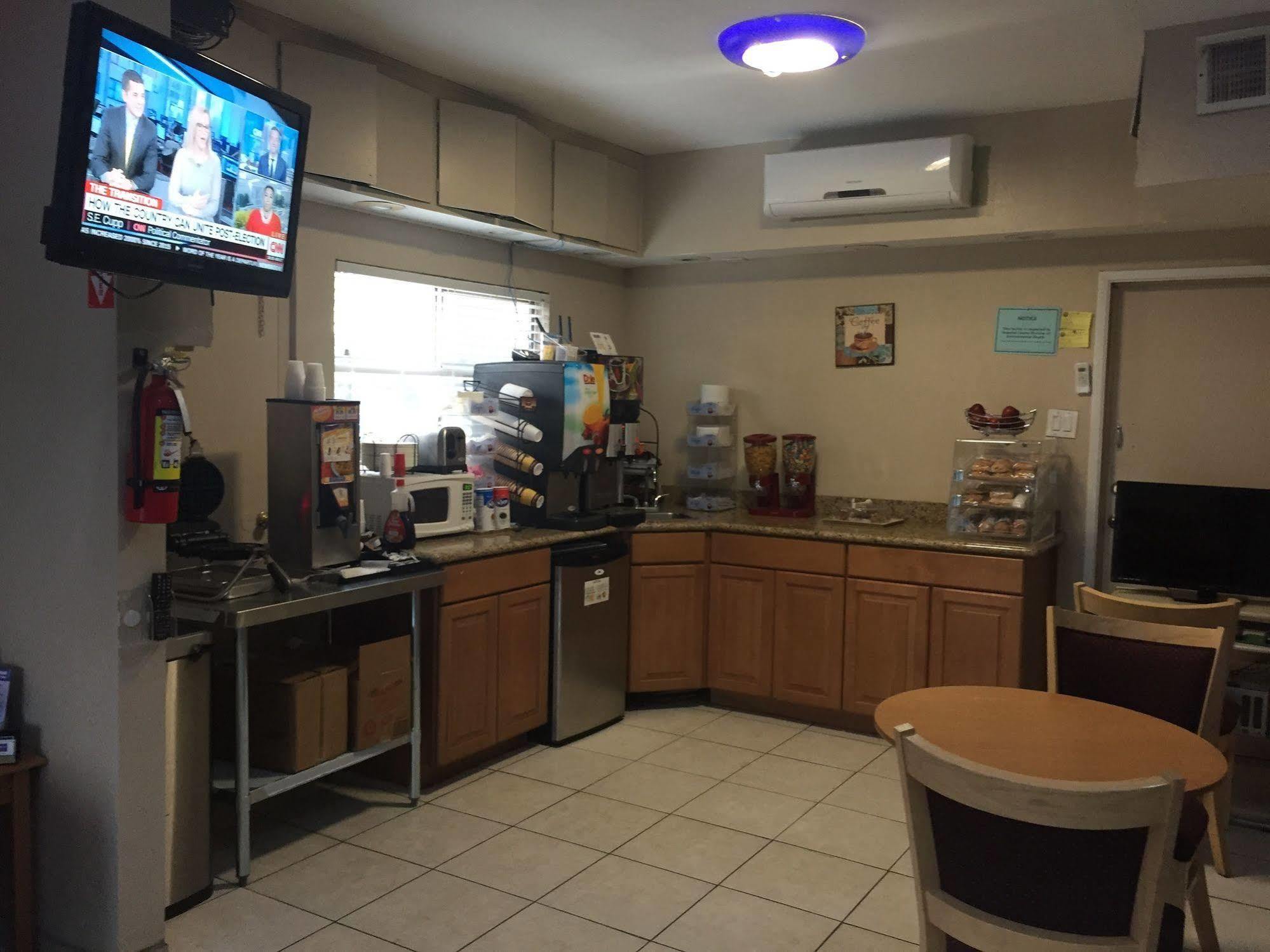 Townhouse Inn And Suites Brawley Екстериор снимка